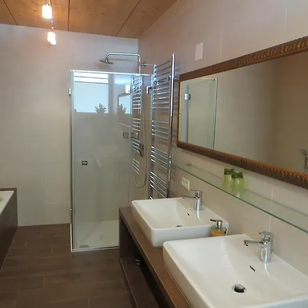 Apart Belmont Apartment *